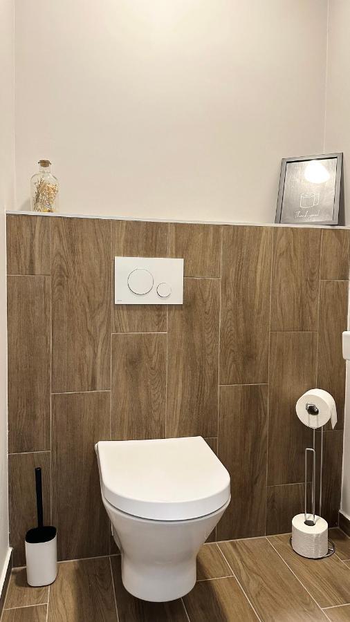 Linden Apartman 002 - Adults Only Mosonmagyaróvár Kültér fotó