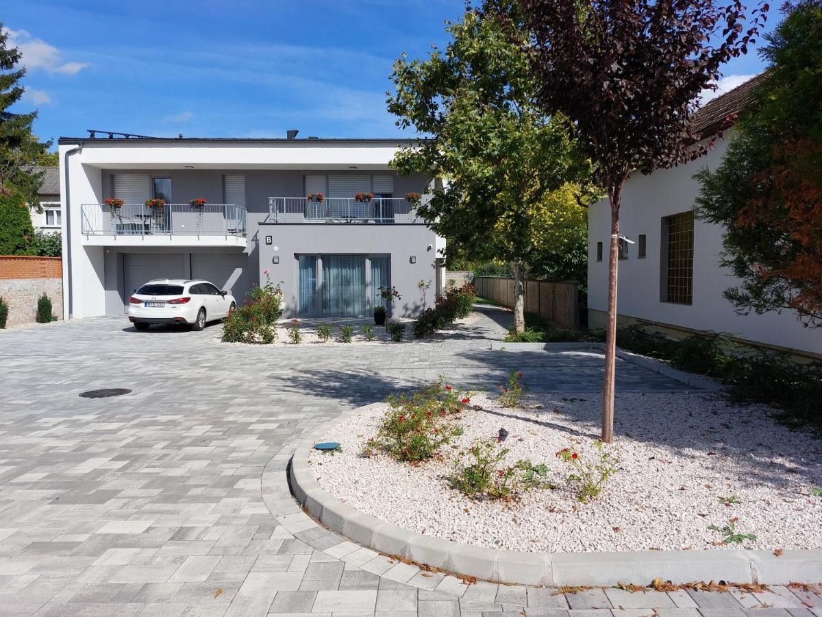 Linden Apartman 002 - Adults Only Mosonmagyaróvár Kültér fotó